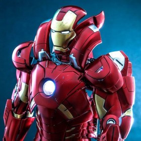 Iron Man Mark VII (Open Armor Version) Iron Man 3 Diorama 1/6 by Hot Toys